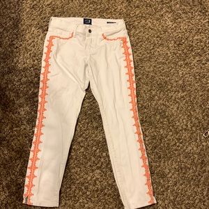 White capri jeans with pink design on side